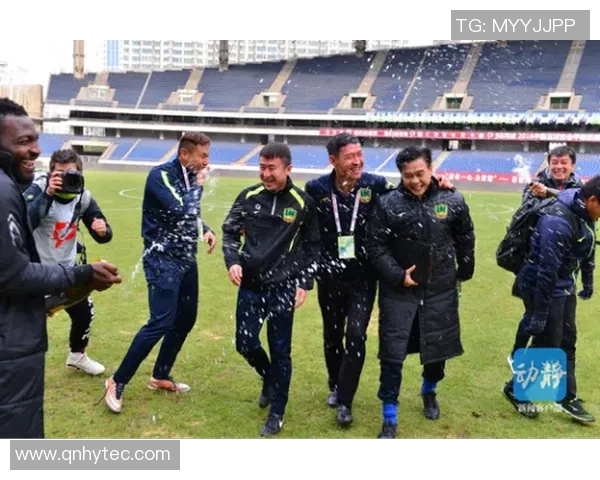 从校园到赛场体育老师逆袭成足球明星的励志故事 从校园到赛场体育老师逆袭成足球明星的励志故事